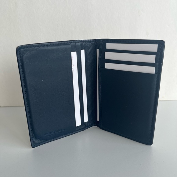 Bottega Veneta Men’s Leather Wallet - Picture 2 of 7